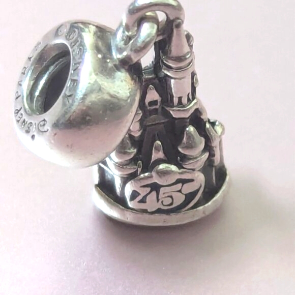 Pandora Disneyworld 45th Magic Kingdom Castle - Picture 2 of 13